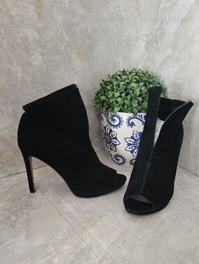 Vince Camuto Black Suede Rora Peep-Toe Bootie Heels US 9 EUR 39